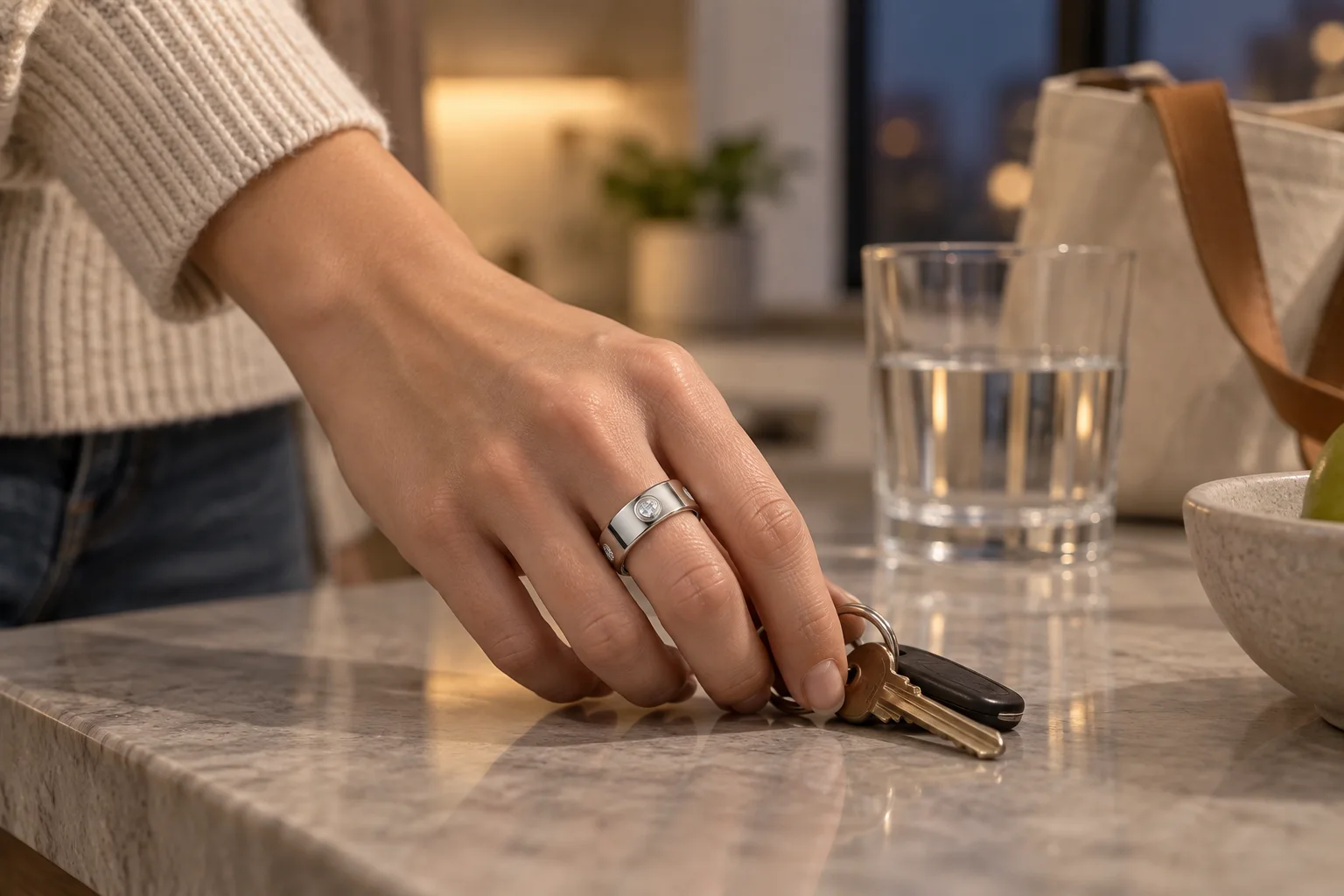 SAYDIAN R7Y wearable ring at a neighborhood coffee-shop work break